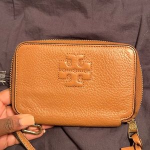 Tory Burch Light brown wristlet